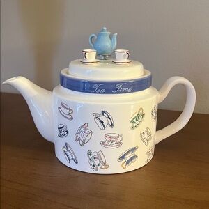 Dayton Hudson and Marshall Field's 1994 Collectible Tea Time Musical Teapot